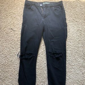 TOPSHOP black ripped jeans